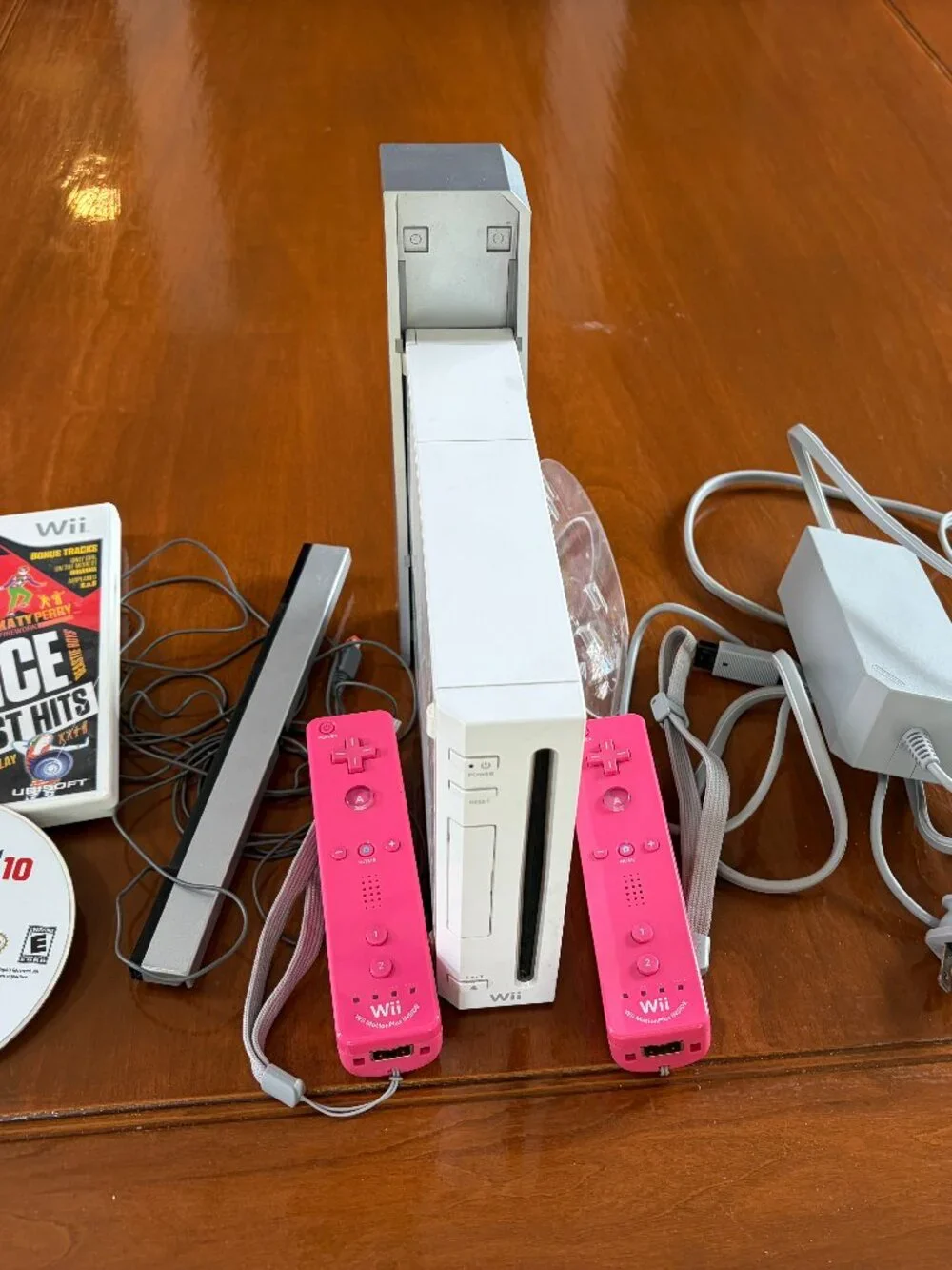 Nintendo Wii Console Bundle 2 Remotes Sensor Bar Power Supply Stand